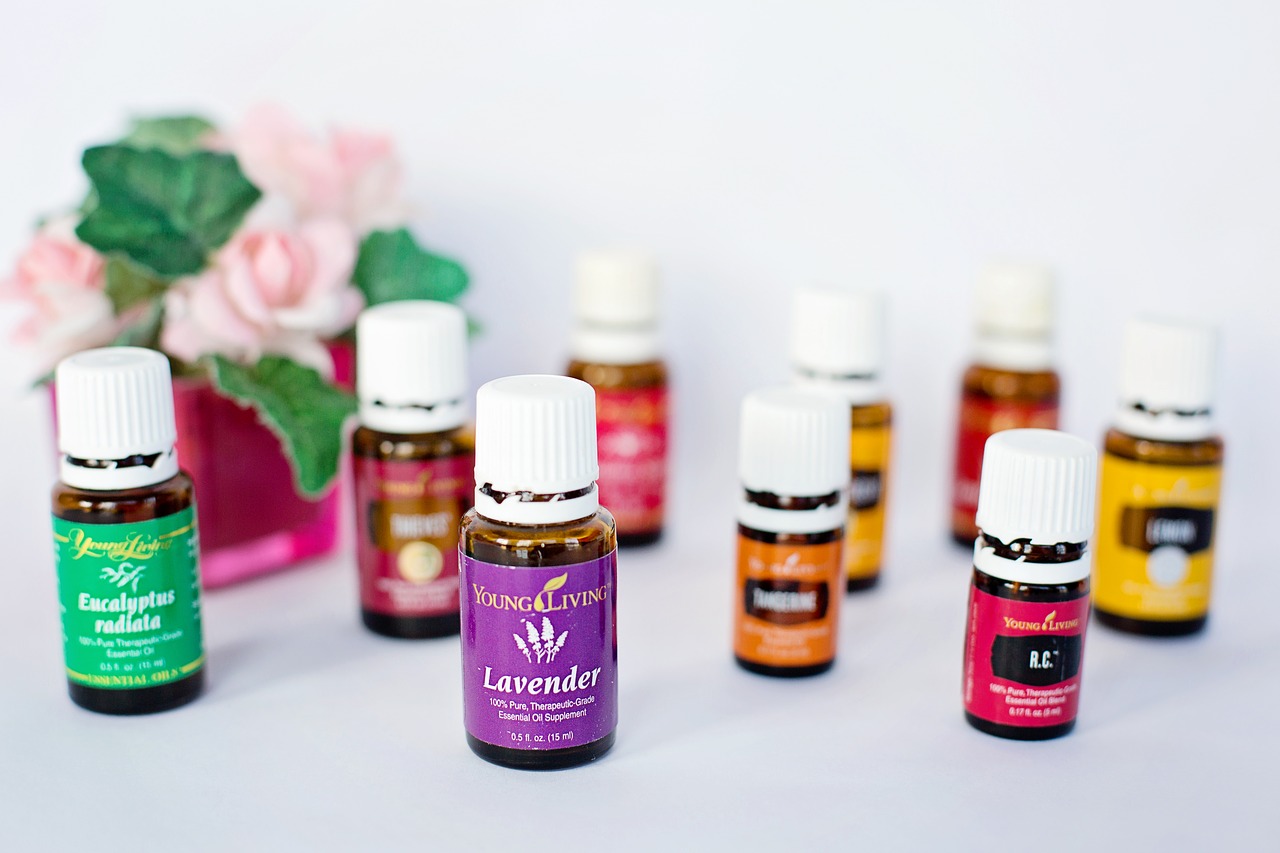 essential oils 1958551 1280